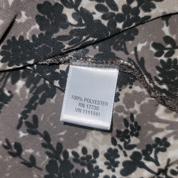 2/$20 Converse Natural Print Sleeveless Blouse - Picture 6 of 7